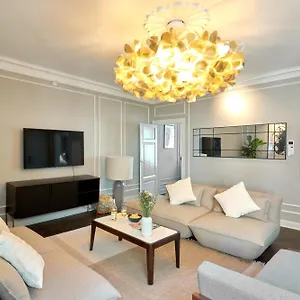 Large 4 Bedroom With Balcony & Bathtub In Cph Apartment